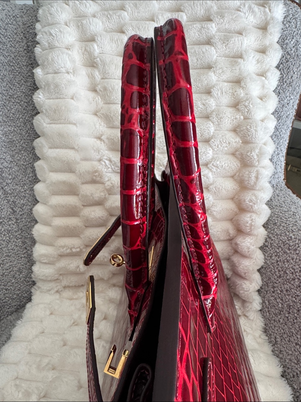 Burgundy Croc-Embossed Tote Bag with Gold Hardware, 30 cm (11.8 inches). - Picture 7 of 12